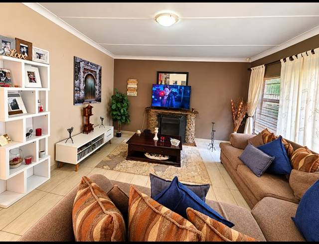 3 BEDROOM HOUSE FOR SALE IN GLEN MARAIS
